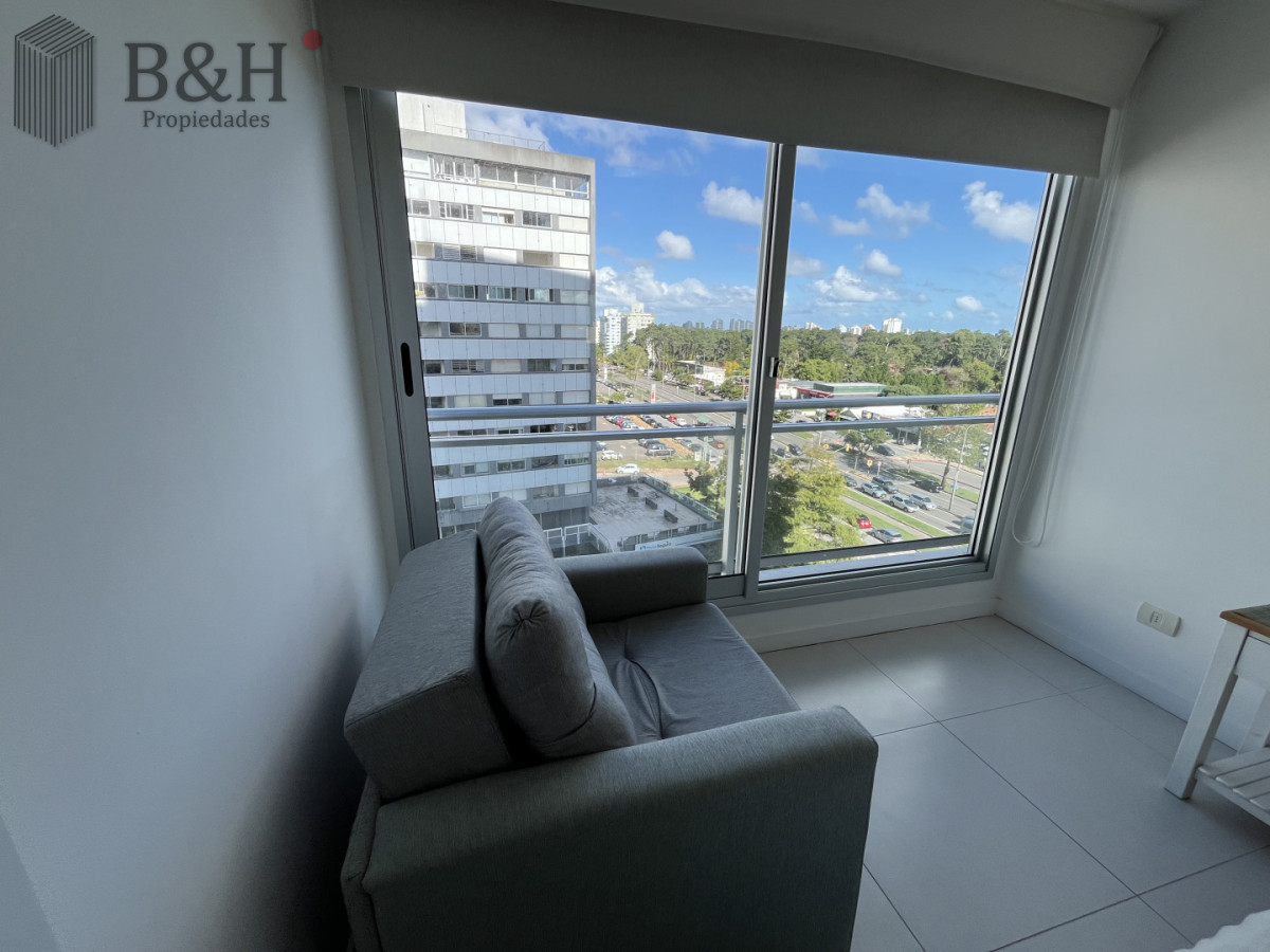 Apartamento ID.6946 - Alquiler invernal Apartamento de 1 Dormitorio en Punta del Este - Edificio con Amenities