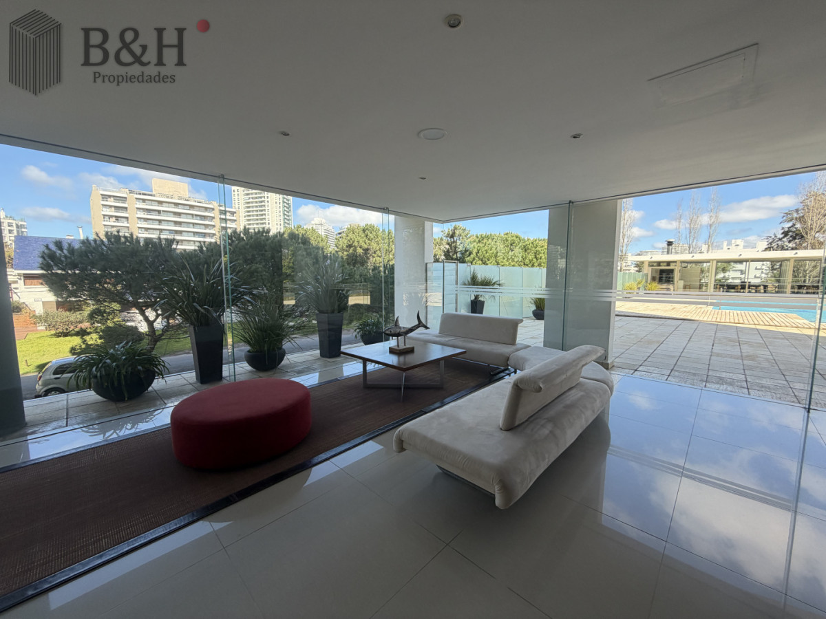Apartamento ID.8055 - Apartamento 3 Dormitorios Avenida Roosevelt Punta del Este Cochera