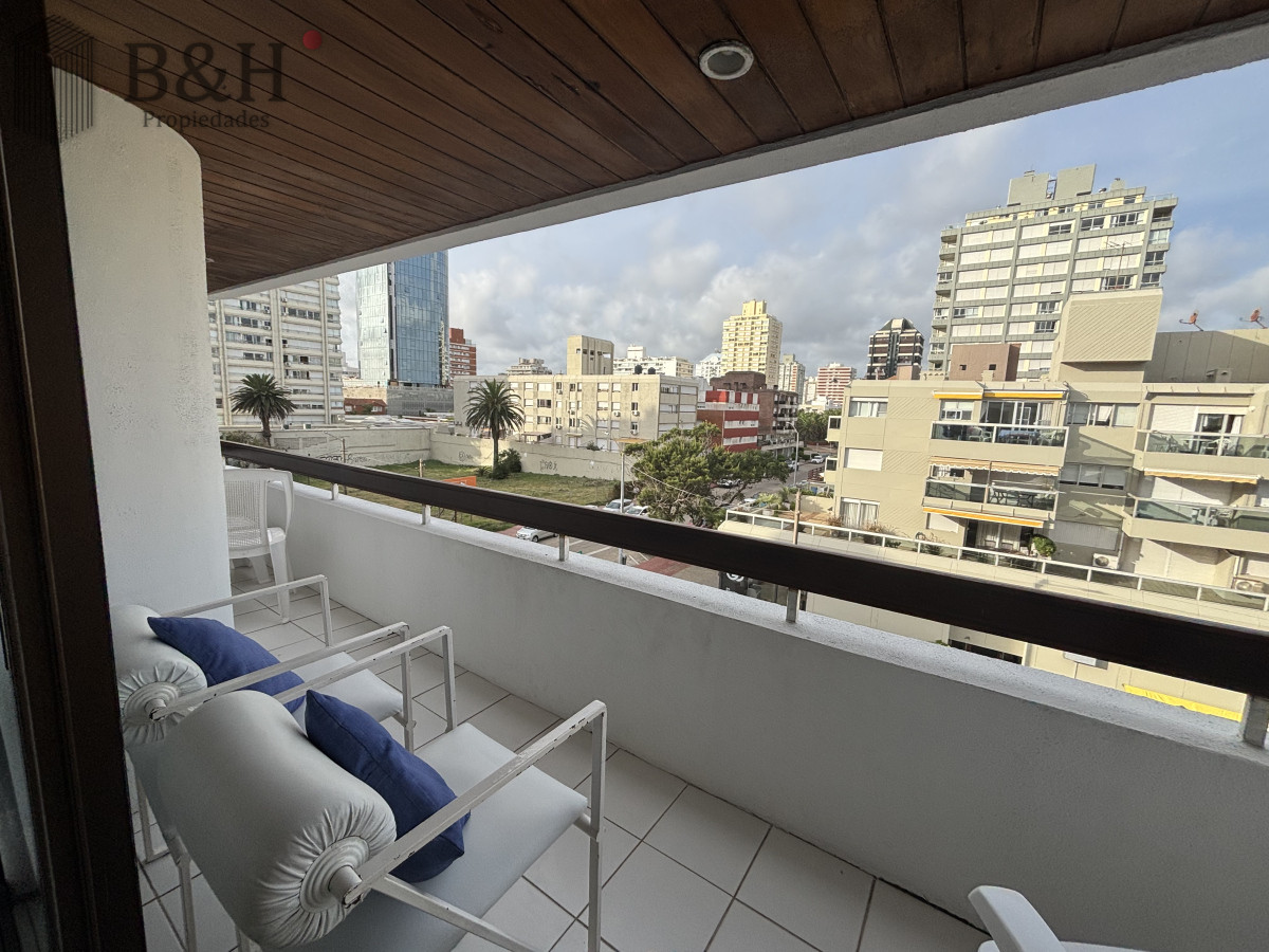 Apartamento ID.4096 - Apartamento de 2 dormitorio - En Península con parrillero exclusivo en la terraza