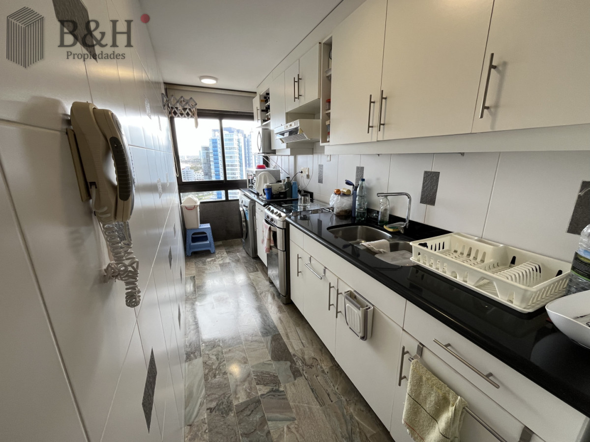 Apartamento ID.7974 - Venta Apartamento de 3 dormitorios + dep Vista al Mar en Playa Brava