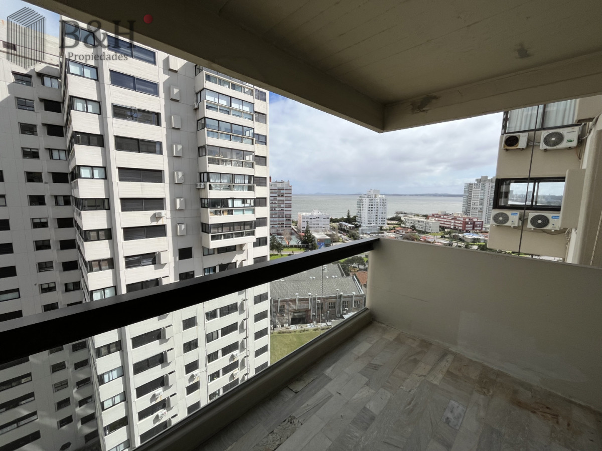 Apartamento ID.7974 - Venta Apartamento de 3 dormitorios + dep Vista al Mar en Playa Brava