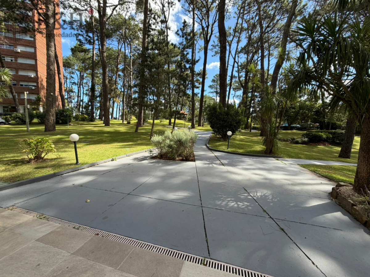 Apartamento ID.6123 - Apartamento 2 dormitorios y medio -  piso alto PUNTA DEL ESTE