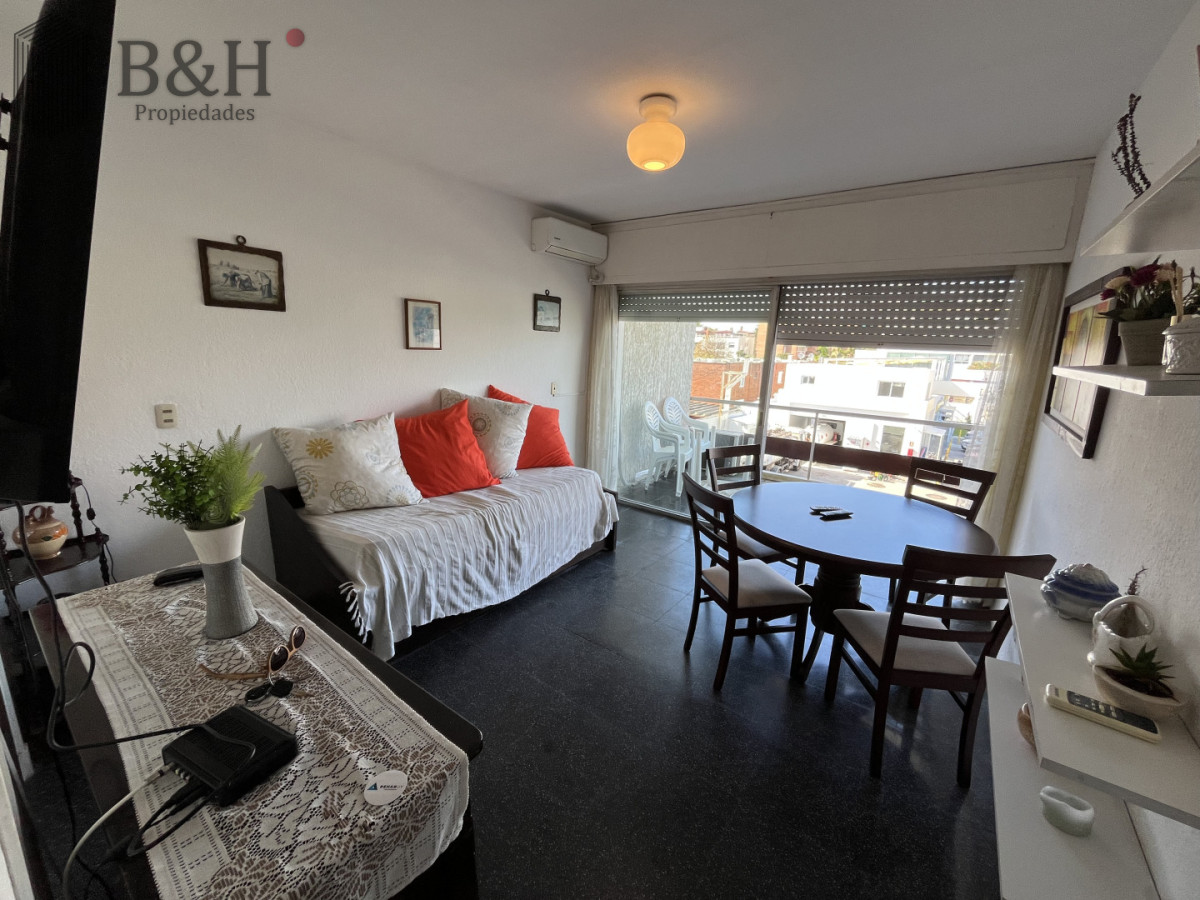 Apartamento ID.7041 - Apartamento 1 dormitorio en Primera Línea de Playa Mansa con cochera