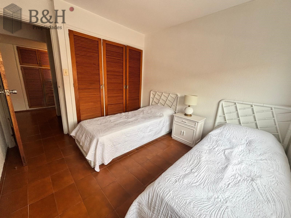 Apartamento ID.4983 - Apartamento de 4 dormitorios a la venta - Punta del Este
