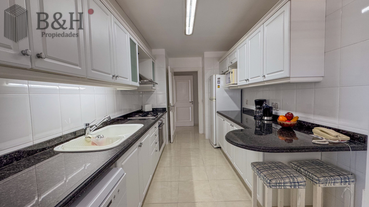 Apartamento ID.4809 - Apartamento de 3 dormitorios a la venta y en alquiler anual - Punta del Este 