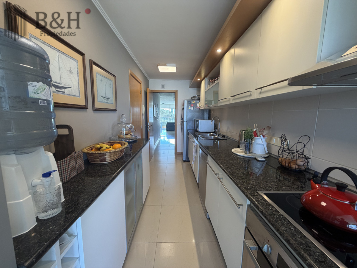 Apartamento ID.8055 - Apartamento 3 Dormitorios Avenida Roosevelt Punta del Este Cochera