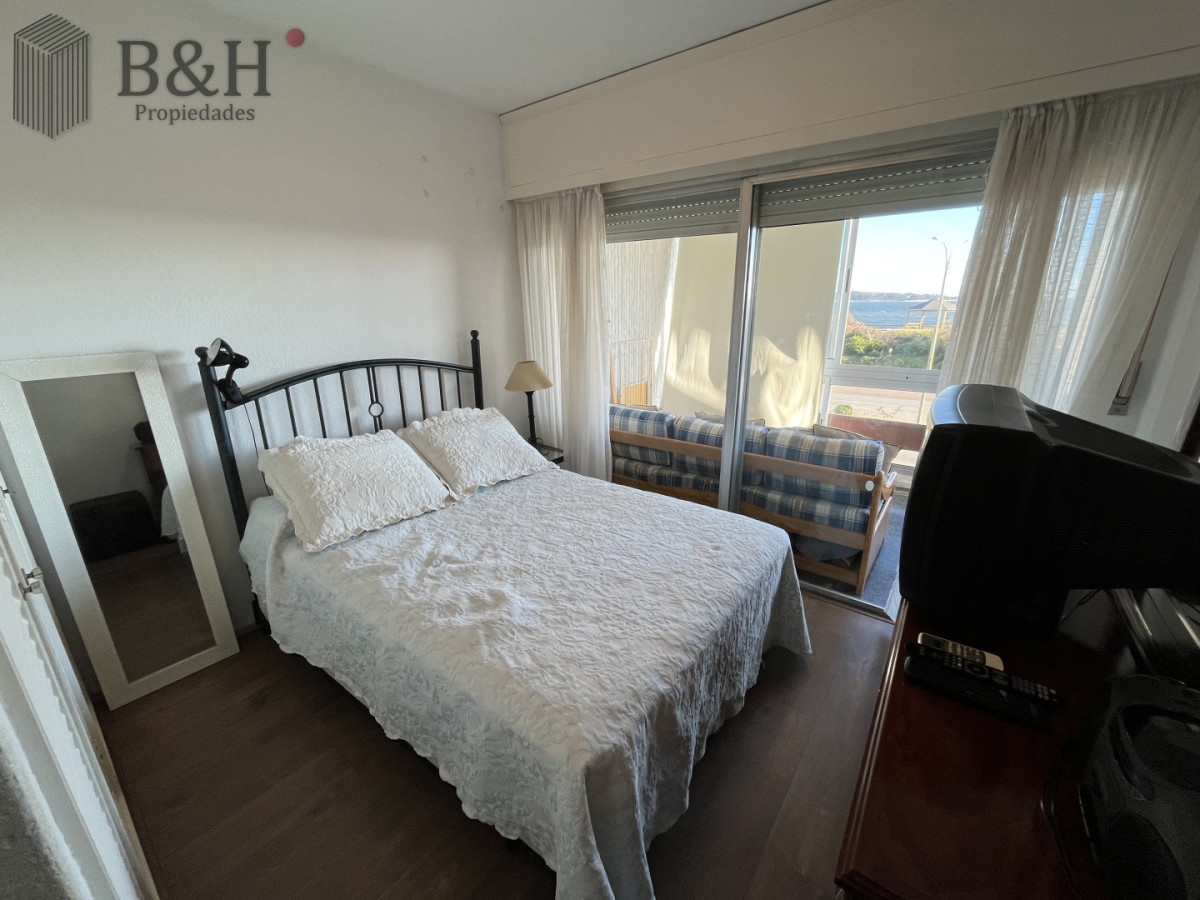 Apartamento ID.7278 - Apartamento en Primera Línea de la Playa Mansa en Alquiler Anual e Invernal con Cochera