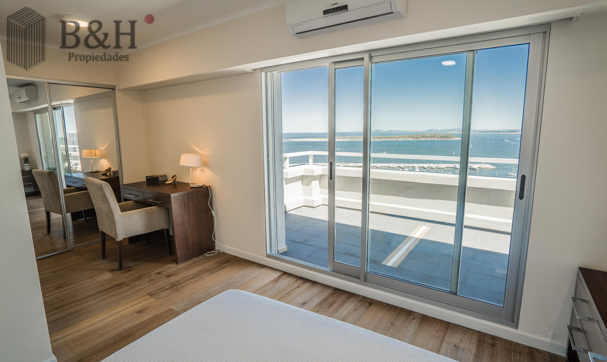 Apartamento ID.5373 - Excelente Penthouse en venta punta del este 