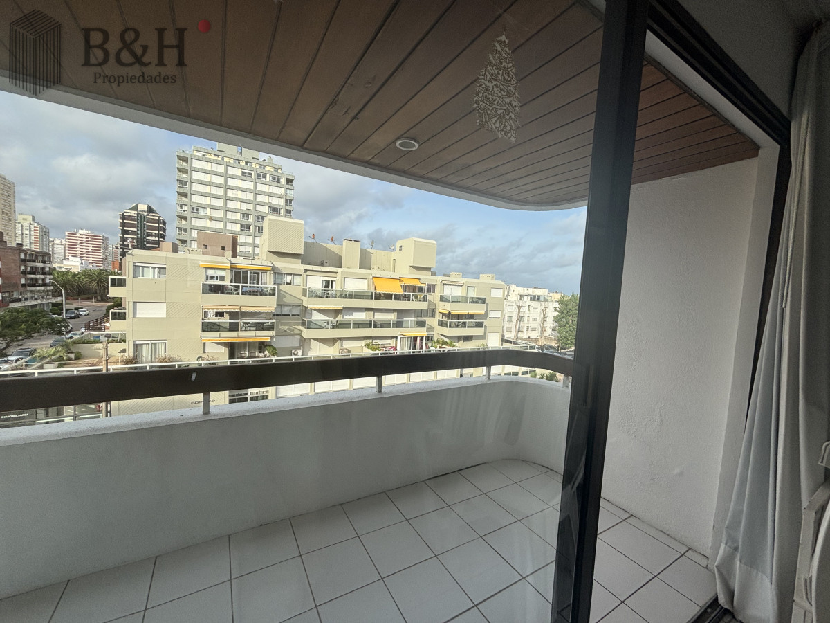 Apartamento ID.4096 - Apartamento de 2 dormitorio - En Península con parrillero exclusivo en la terraza