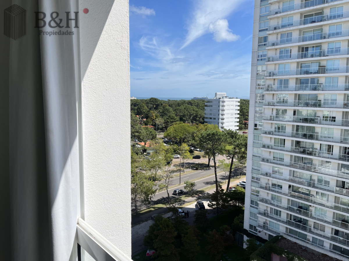 Apartamento ID.6737 - Alquiler invernal de apartamento de 1 dormitorio con cochera en zona Shopping