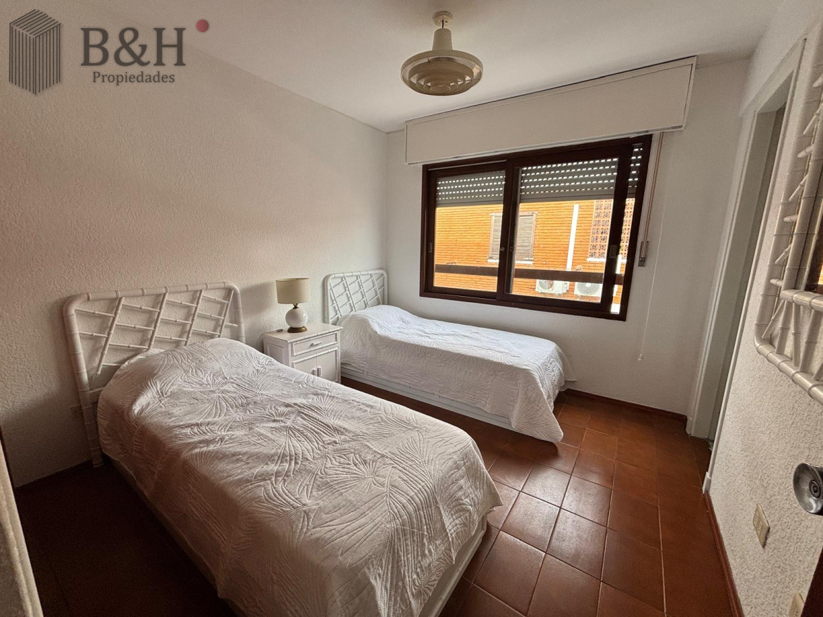 Apartamento ID.4983 - Apartamento de 4 dormitorios a la venta - Punta del Este