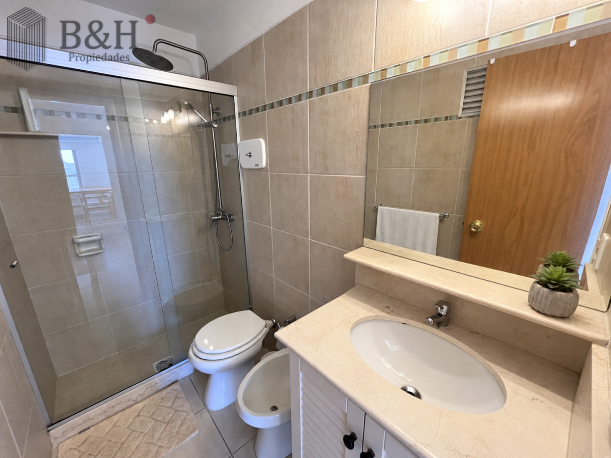 Apartamento ID.6114 - Alquiler Apartamento 2 Dormitorios La Pastora Punta del Este Vista al Mar