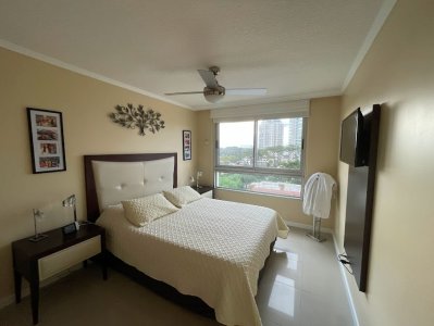 EXCELENTE APARTAMENTO 3 DORMITORIOS EN PUNTA DEL ESTE CON AMENITIES