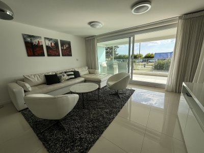 APARTAMENTO 3 DORMITORIOS MAS DEPENDENCIA - MANSA - PUNTA DEL ESTE