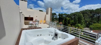 Penthouse un dormitorio con terraza y jacuzzi propios