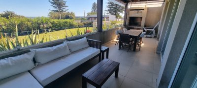 Apartamento dos dormitorios a metros de la playa 