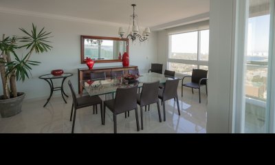 Apartamento de 3 dormitorios a la venta y en alquiler anual - Punta del Este