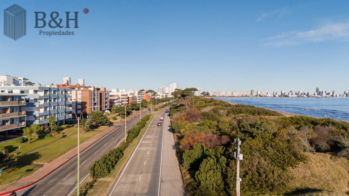 Casa ID.5233 - Hermosa Casa en parada 15 de la Mansa - Punta del Este 