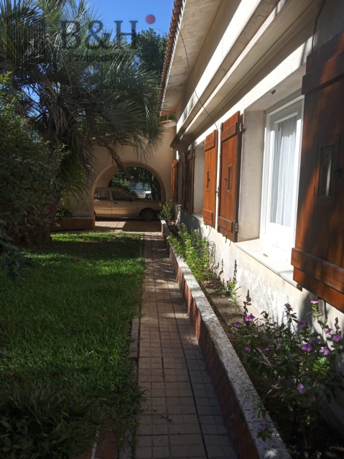 Casa ID.6219 - Casa tipo chalet en esquina con gran terreno - Centro de José Pedro Varela