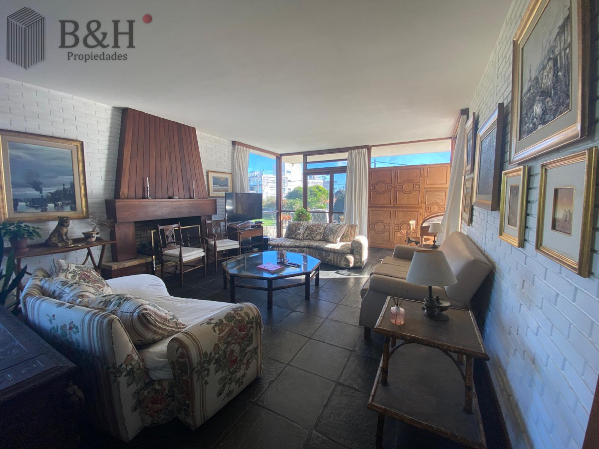 Casa de 3 dormitorios en Alquiler Anual - Punta del Este  - BYH5024C