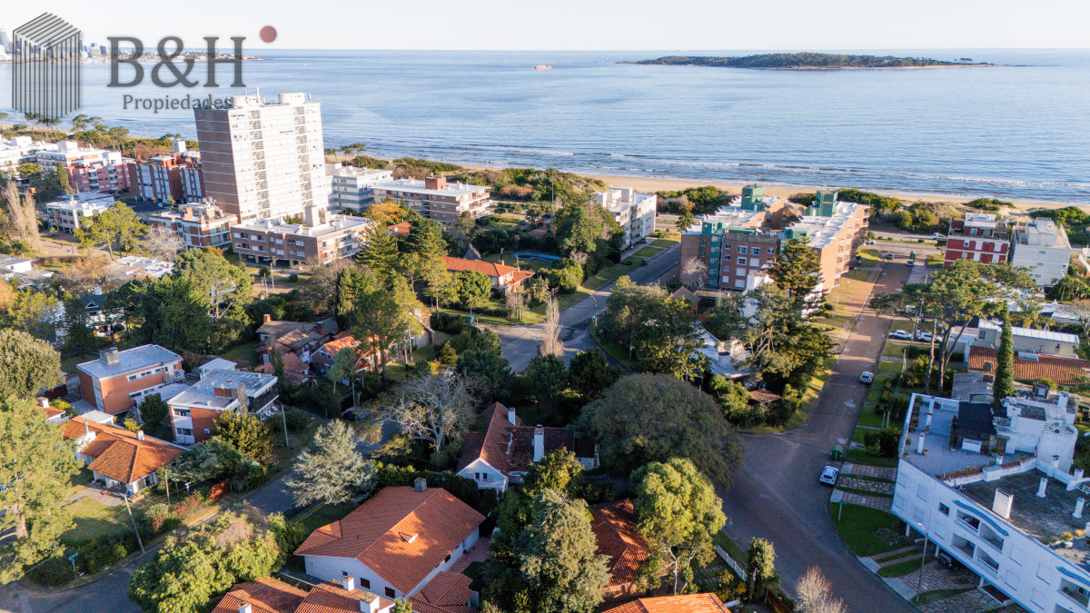 Casa ID.5233 - Hermosa Casa en parada 15 de la Mansa - Punta del Este 