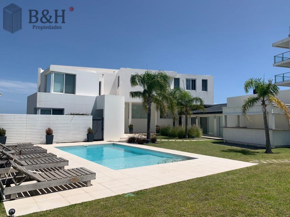 ESPECTACULAR CASA EN LA MANSA PRIMERA LINEA