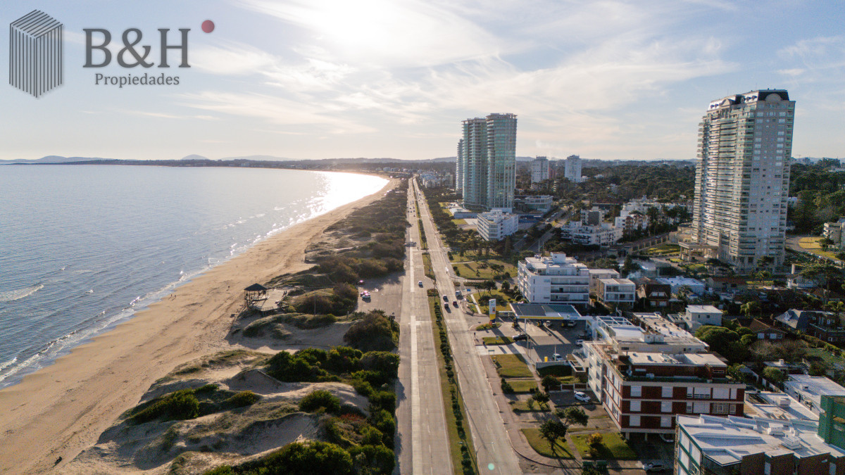 Casa ID.5233 - Hermosa Casa en parada 15 de la Mansa - Punta del Este 