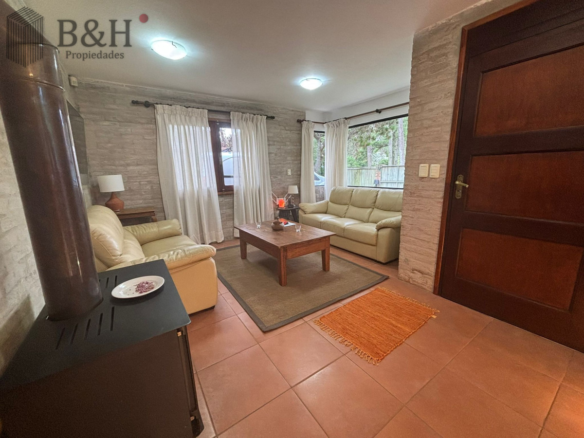 Casa de 2 dormitorios y medio en alquiler temporal, Pinares Parada 32 Mansa - BYH4024C