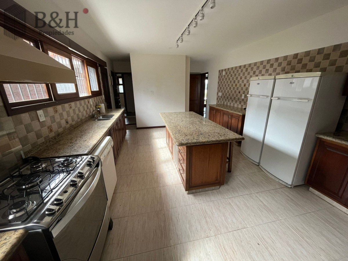 Casa ID.3876 - CASA TRADICIONAL - PUNTA DEL ESTE 
