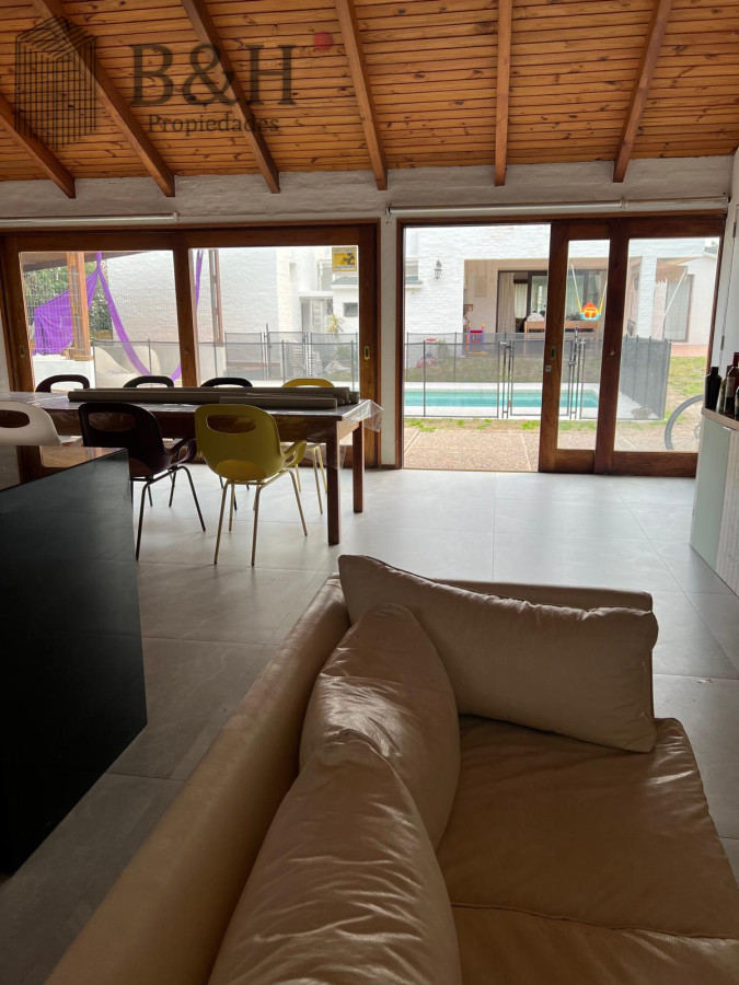 Casa ID.1493 - ALQUILER CASA DE 4 DORMITORIOS PUNTA DEL ESTE CON PISCINA CLIMATIZADA