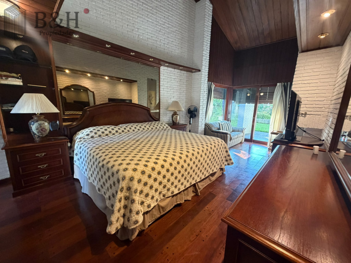Casa ID.7833 - Casa Venta 5 Dormitorios Punta del Este 