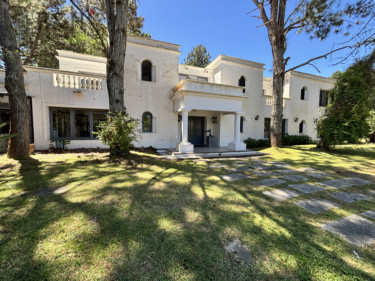 Casa ID.5656 - Casa de 5 dormitorios en venta, Punta del Este