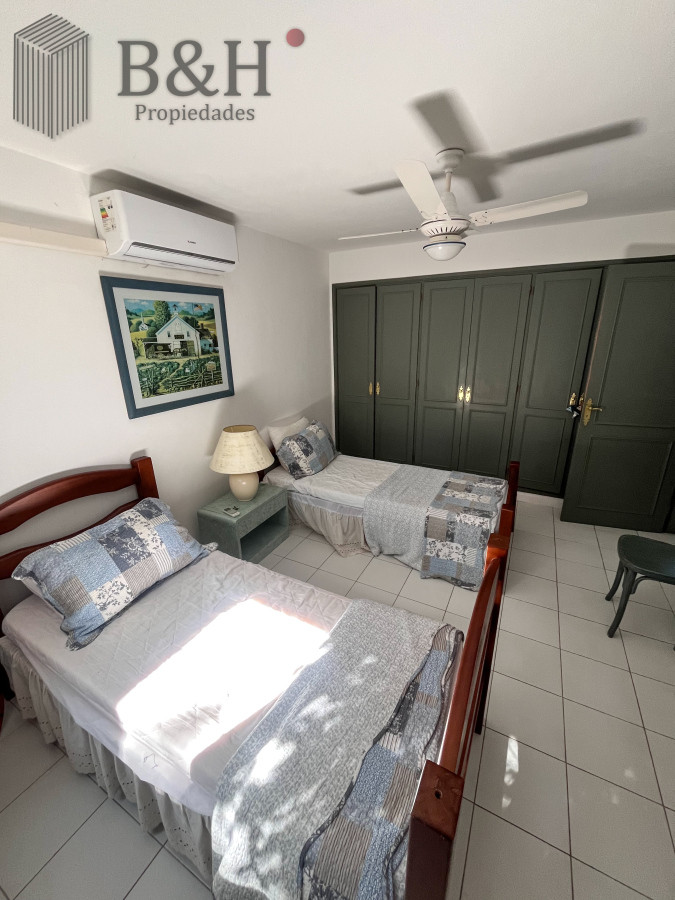 Casa ID.5656 - Casa de 5 dormitorios en venta, Punta del Este