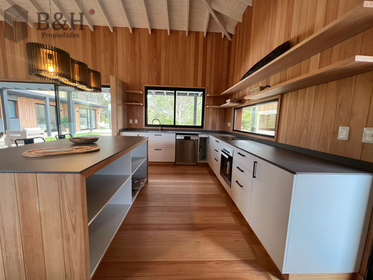 Casa ID.5116 - Casa en venta de 4 dormitorios, en José Ignacio, Barrio Laguna Escondida