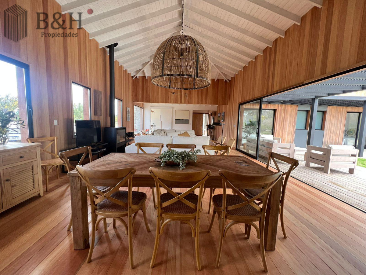 Casa ID.5116 - Casa en venta de 4 dormitorios, en José Ignacio, Barrio Laguna Escondida