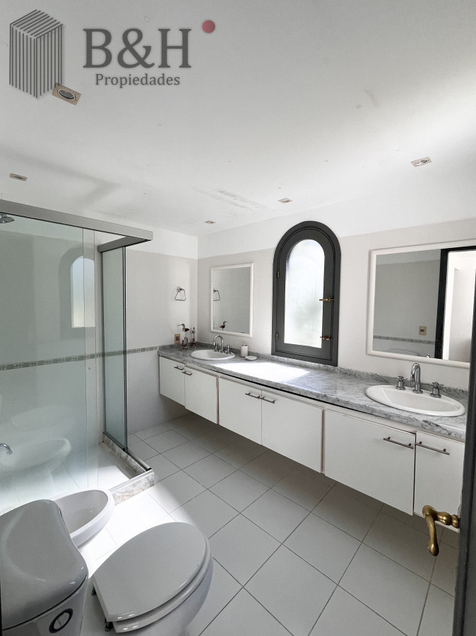 Casa ID.5656 - Casa de 5 dormitorios en venta, Punta del Este