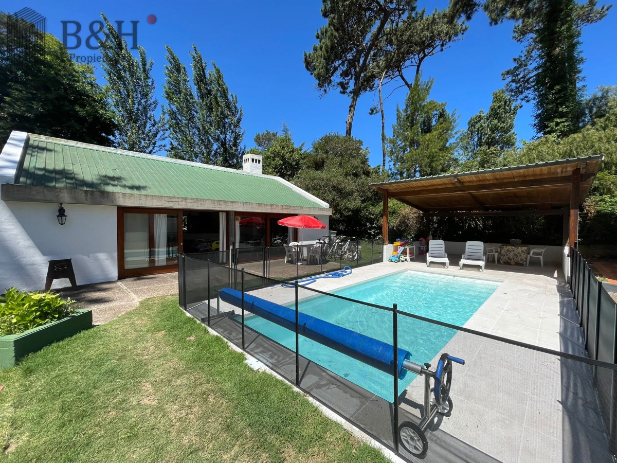 Casa ID.1493 - ALQUILER CASA DE 4 DORMITORIOS PUNTA DEL ESTE CON PISCINA CLIMATIZADA
