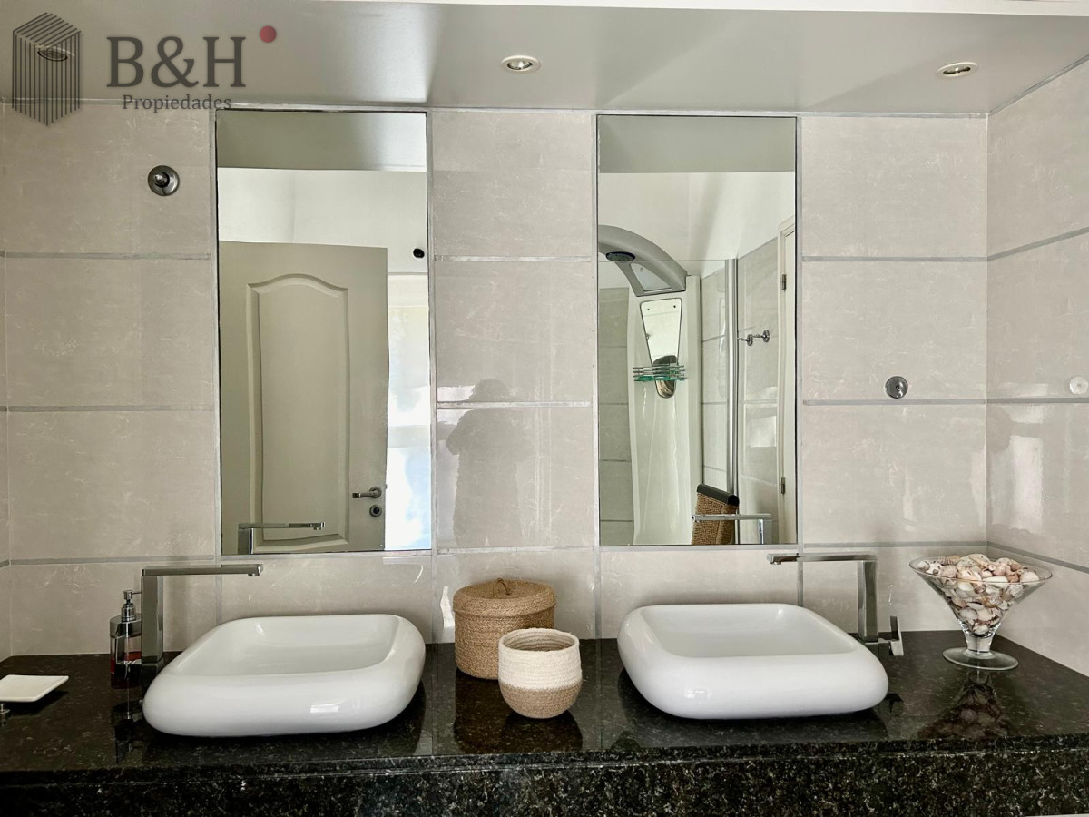 Casa ID.5181 - Casa de 5 dormitorios en alquiler de Temporada - Punta del Este  