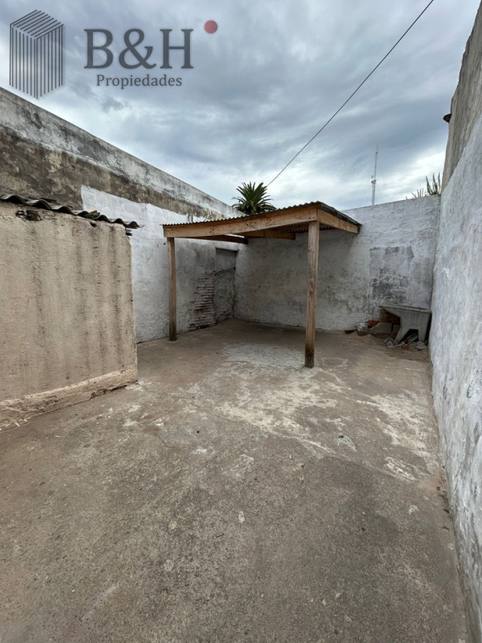 Casa ID.6515 - Casa a reciclar a media cuadra de Plaza