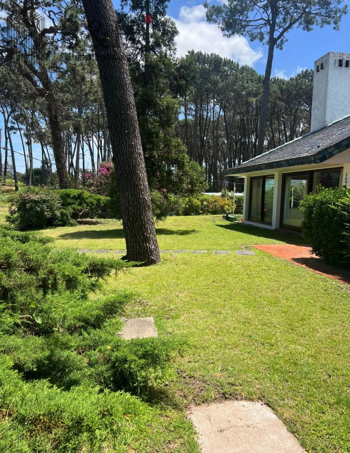 Casa ID.1493 - ALQUILER CASA DE 4 DORMITORIOS PUNTA DEL ESTE CON PISCINA CLIMATIZADA