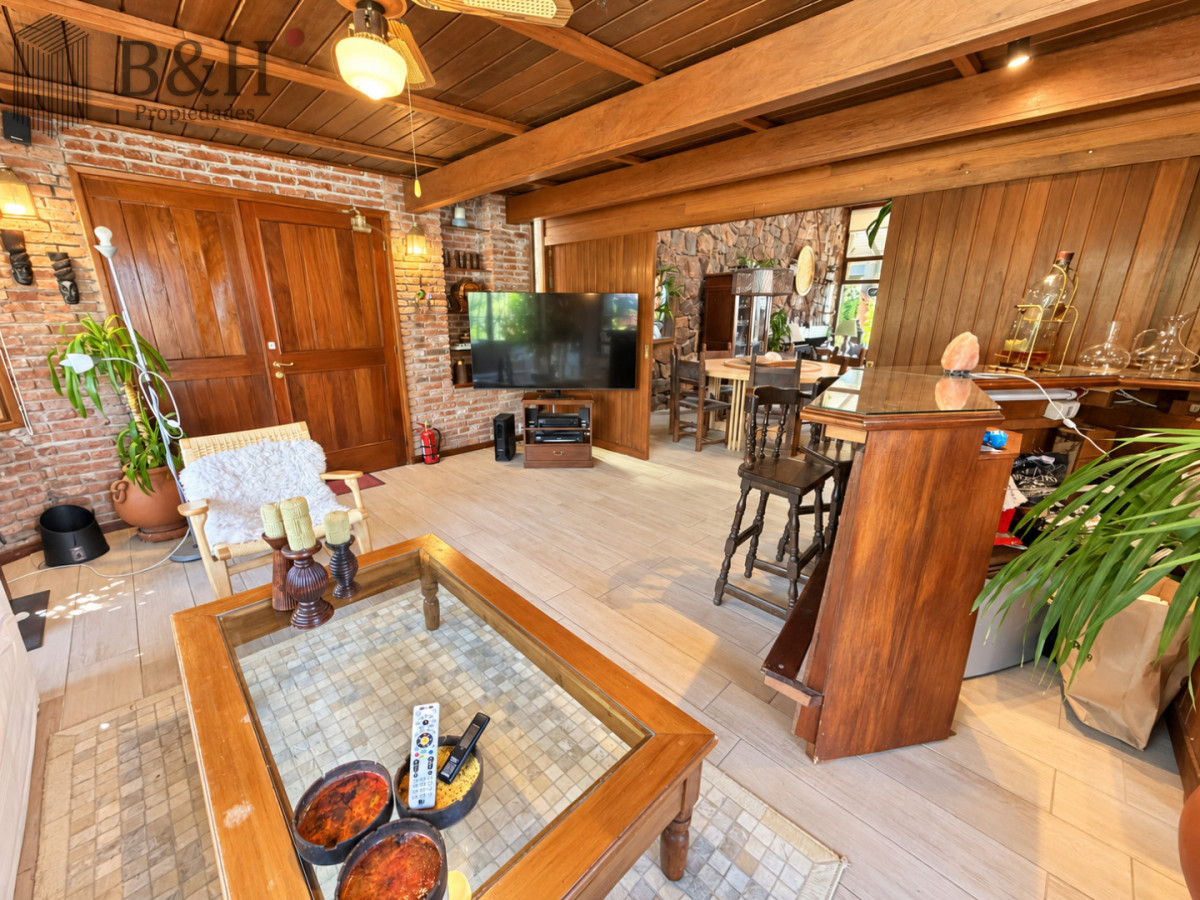 Casa 4 Dormitorios + dep y Piscina en Punta del Este VENTA