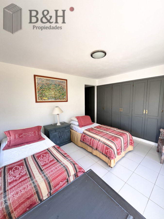 Casa ID.5656 - Casa de 5 dormitorios en venta, Punta del Este