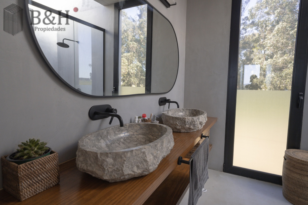 Casa ID.3276 - Hermosa casa en el Quijote- 3 dormitorios + dependencia de servicio con baño. DISPONIBLE EN ALQUILER ANUAL A PARTIR DE MARZO 2025