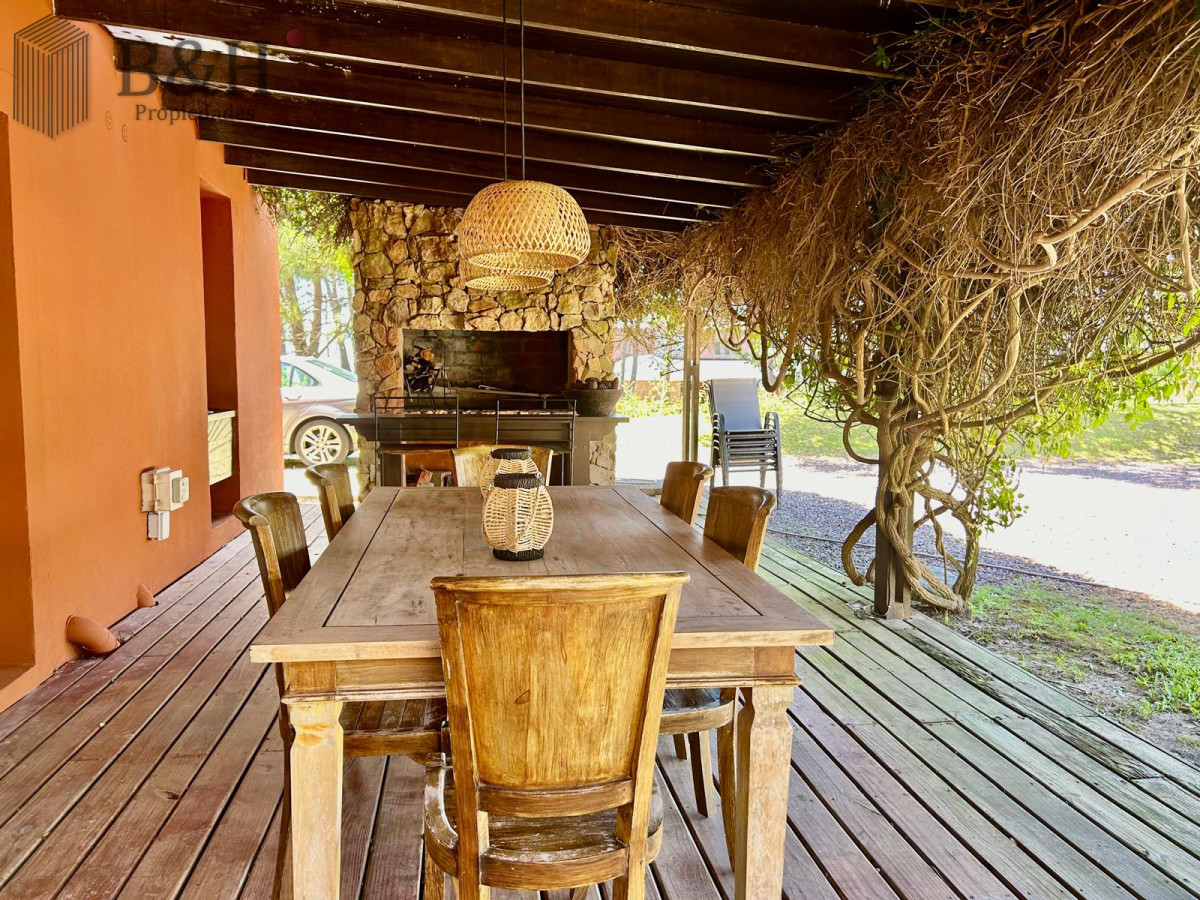 Casa ID.5181 - Casa de 5 dormitorios en alquiler de Temporada - Punta del Este  
