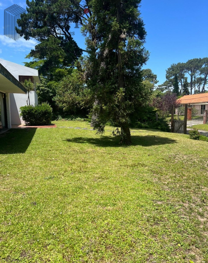 Casa ID.1493 - ALQUILER CASA DE 4 DORMITORIOS PUNTA DEL ESTE CON PISCINA CLIMATIZADA