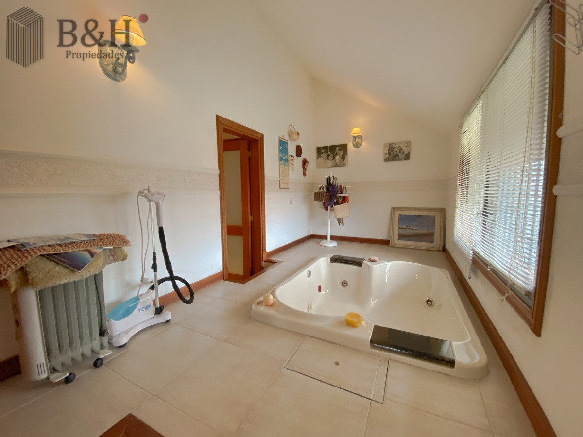 Casa ID.5723 - Casa en venta de 7 dormitorios, Punta del Este