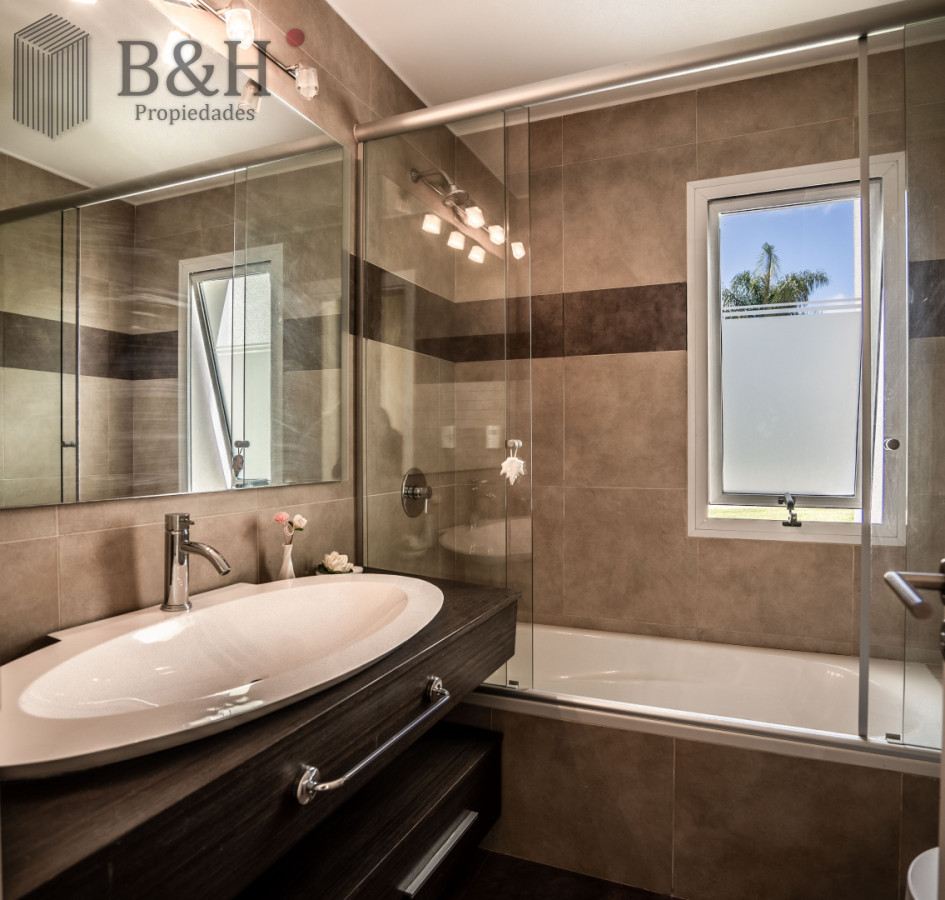 Casa ID.7784 - Venta y Alquiler Casa 4 Dormitorios Con Piscina en Barrio Privado, Punta del Este