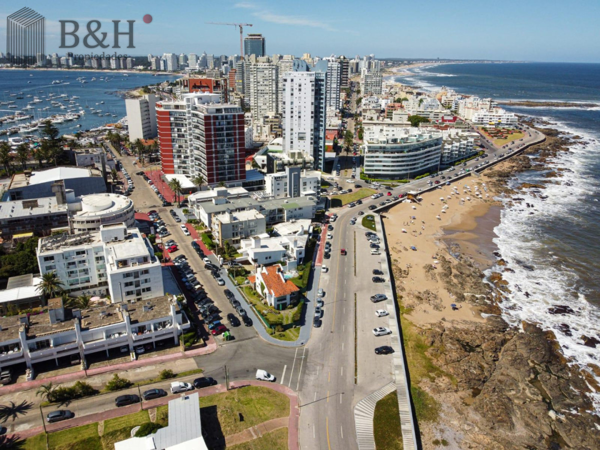 Casa ID.7653 - Venta Casa 5 dormitorios Península con Vista al Mar y Garaje 