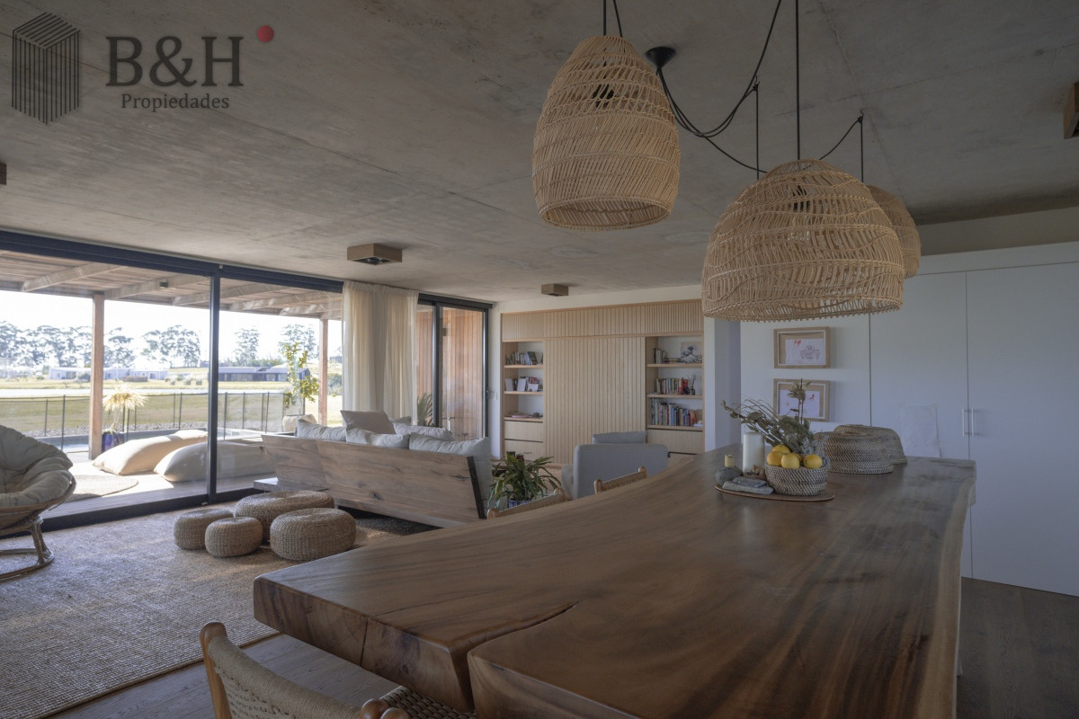 Casa ID.3276 - Hermosa casa en el Quijote- 3 dormitorios + dependencia de servicio con baño. DISPONIBLE EN ALQUILER ANUAL A PARTIR DE MARZO 2025