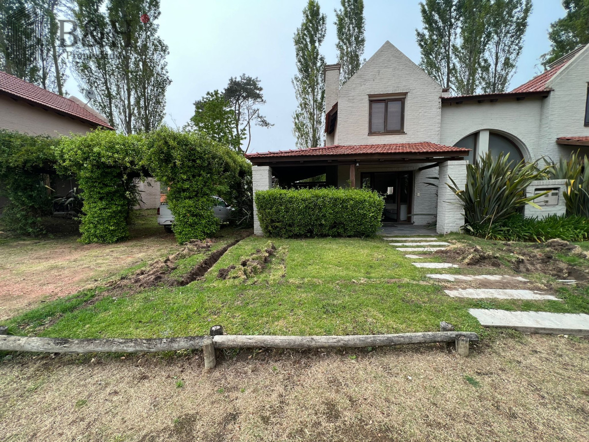 Casa ID.5091 - venta de casa en barrio privado dos dormitorios pinares 